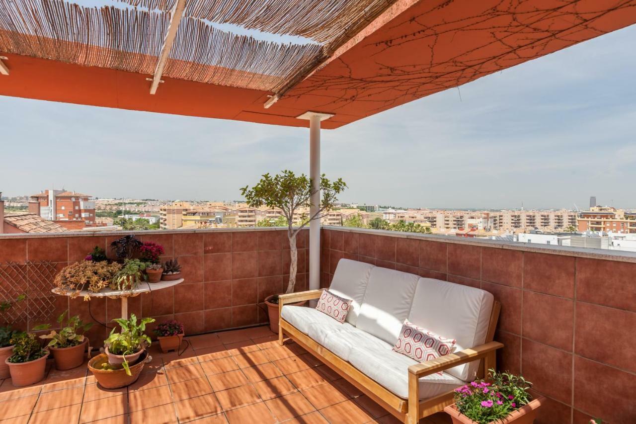 Ático con piscina, gran terraza, AC, 2 hab Mairena del Aljarafe Exterior foto