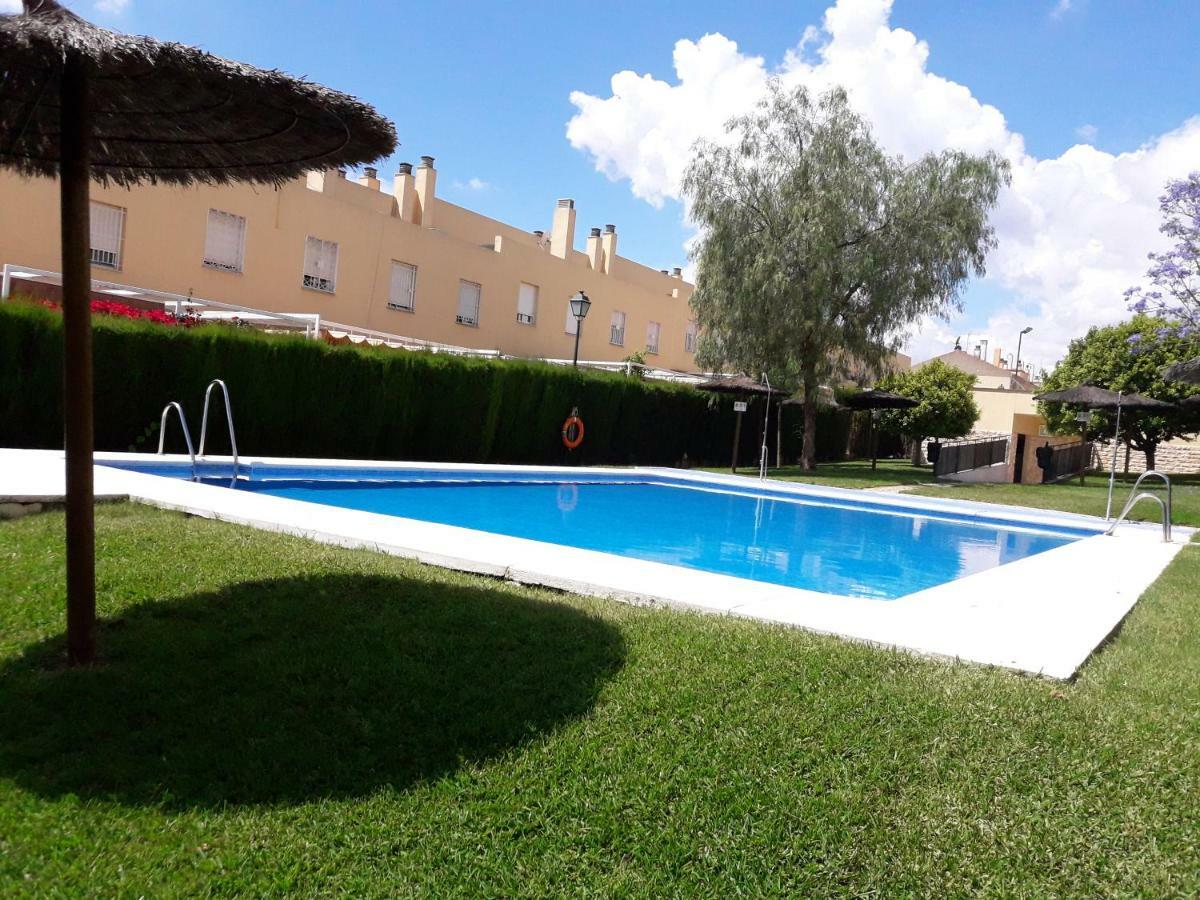 Ático con piscina, gran terraza, AC, 2 hab Mairena del Aljarafe Exterior foto